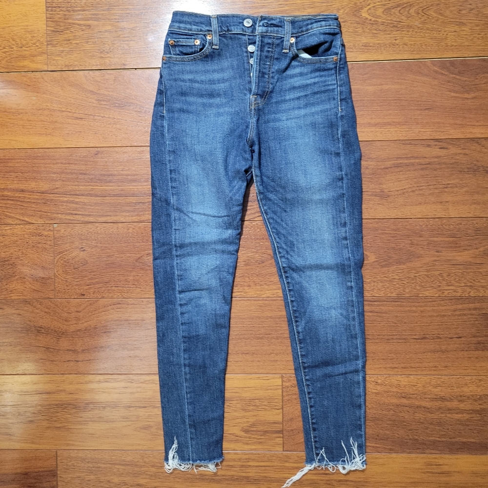 Levi's ankle length, high-waisted jeans